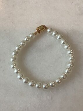 Faux Pearl Bead Bracelet with Gold Tone Clasp, Brand New